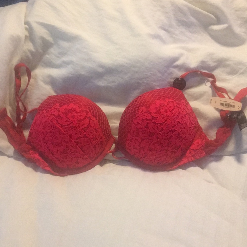 NWT Victoria’s Secret Bombshell Plunge bra